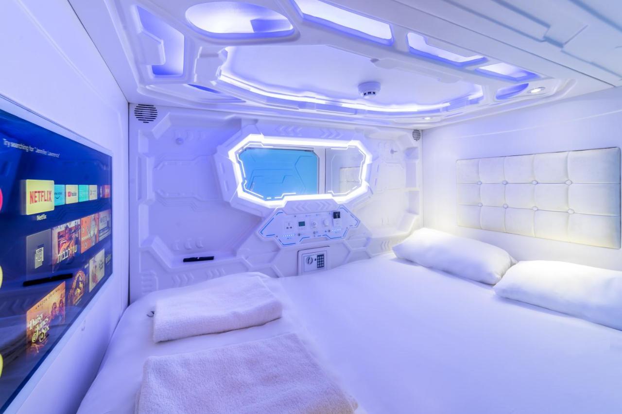 Capsule *